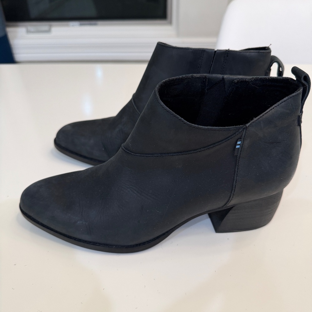 TOMS Leilani ankle bootie black leather size 9